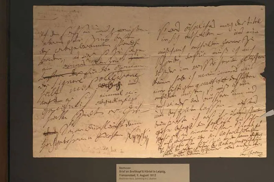 Double leaf of a Beethoven letter. The composer's handwriting can only be read by specialists.